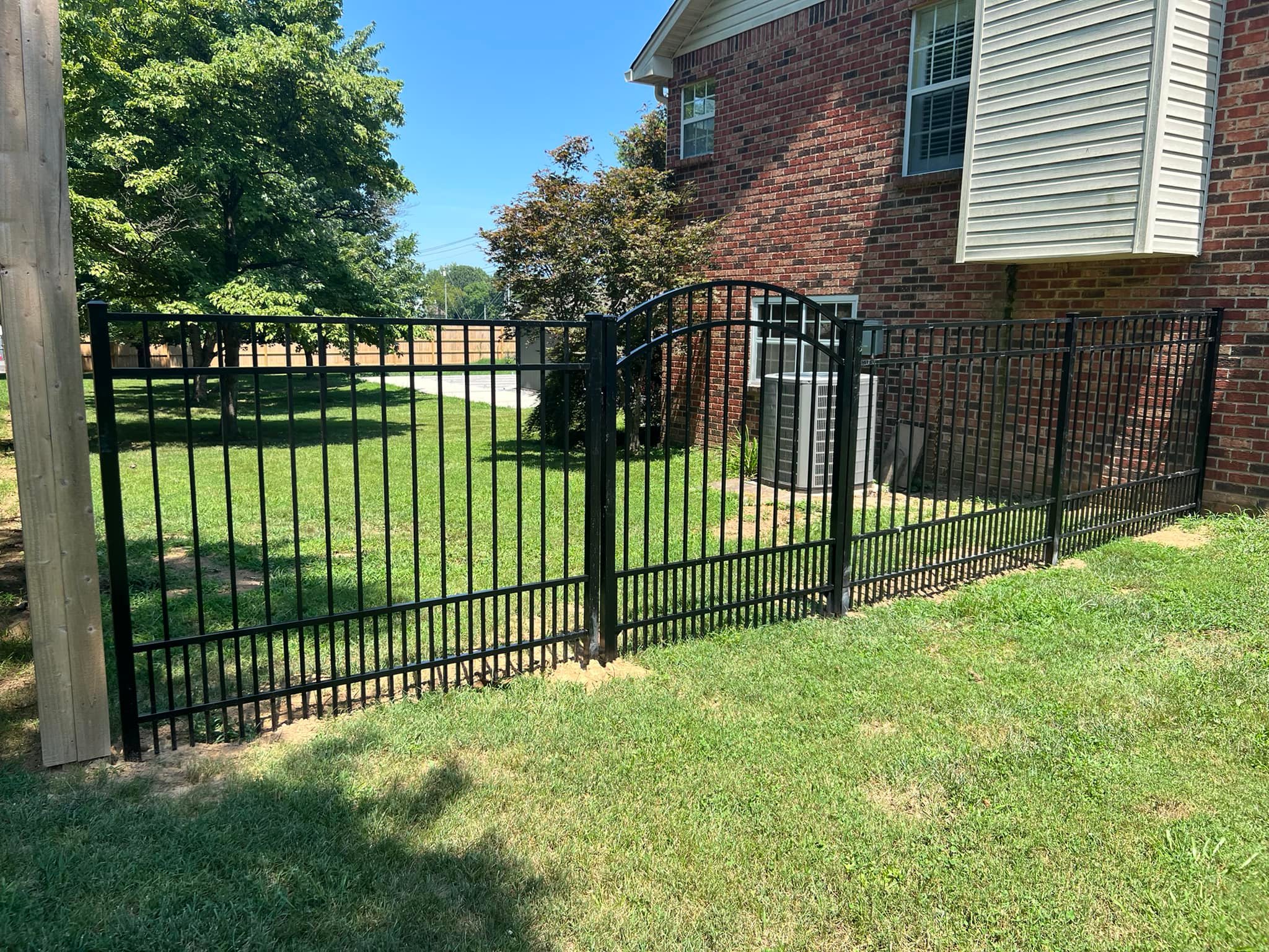 Puppy picket with arched gate 2